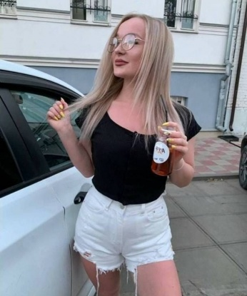 Соблазнительная красотка очарует тебя своим обаянием и проведет в мир наслаждения и желания. Жду звонка от щедрого и адекватного мужчины для ярких встреч вдвоем. 183, 19 лет