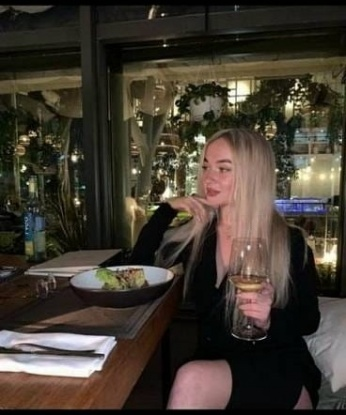 Соблазнительная красотка очарует тебя своим обаянием и проведет в мир наслаждения и желания. Жду звонка от щедрого и адекватного мужчины для ярких встреч вдвоем. 183, 19 лет