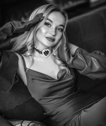 Соблазнительная красотка очарует тебя своим обаянием и проведет в мир наслаждения и желания. Жду звонка от щедрого и адекватного мужчины для ярких встреч вдвоем. 183, 19 лет